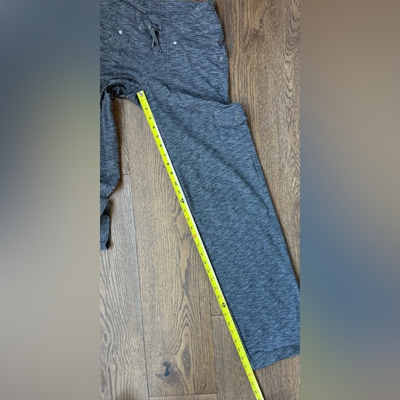 Kuhl SIZE 2 Heathered Gray Athleisure Straight Leg Cargo Pants - Picture 10 of 13